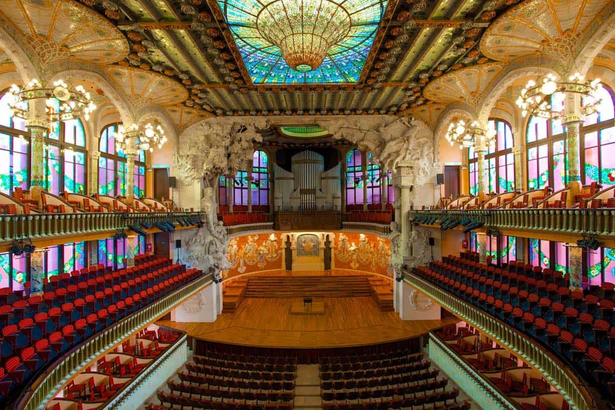 The concert hall inside the Palau de la Música
