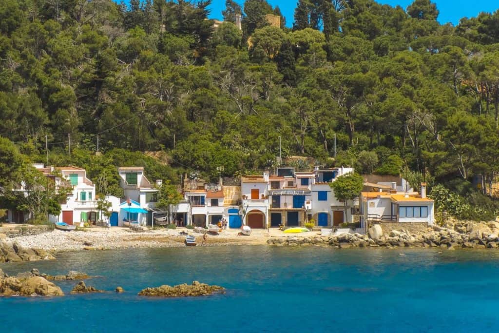 Colourful houses in Cala s'Alguer