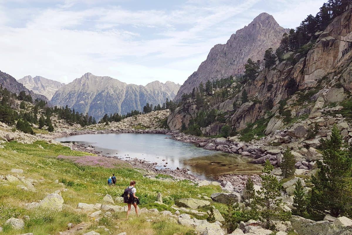 Three people hiking Carros de Foc