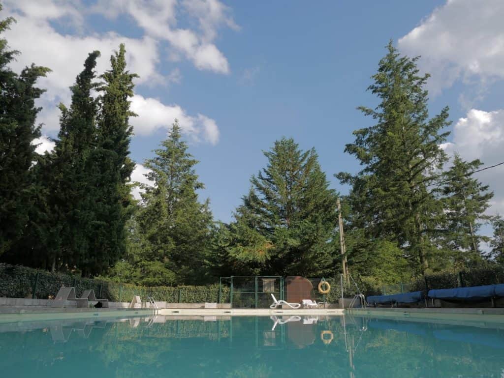 The swimming pool in Cabanes als arbres