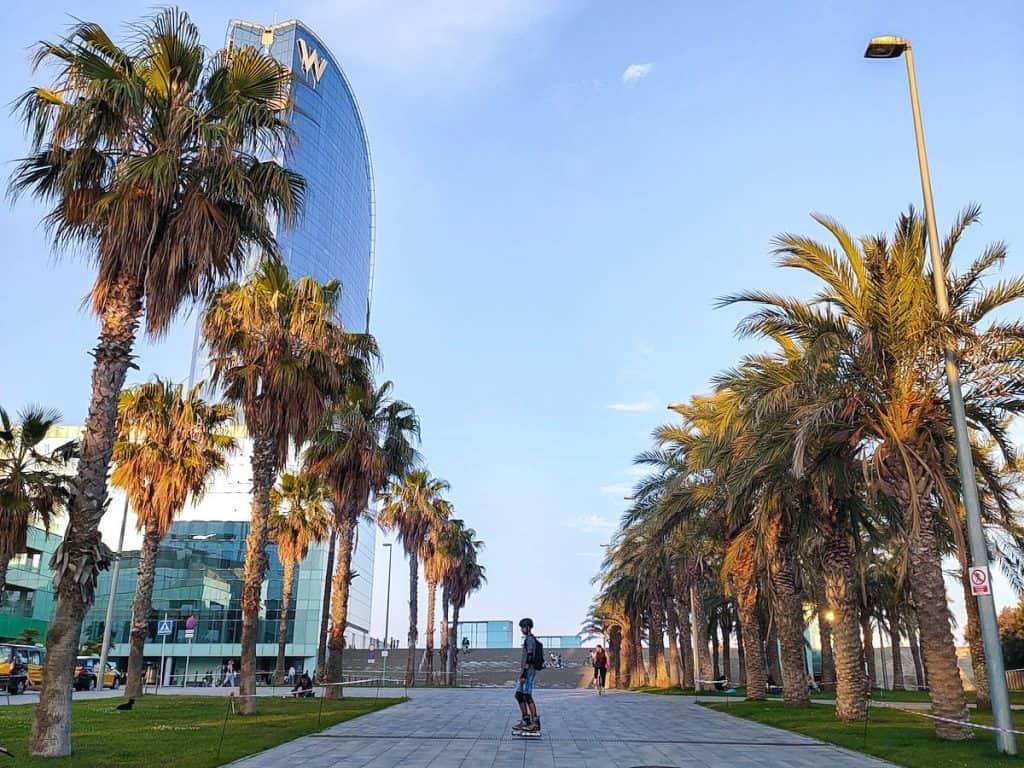 A person skating in front of the Hotel W in Barcelona