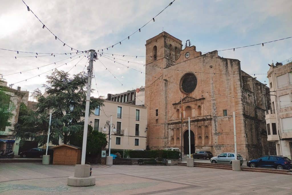 The main square of the village of Riudoms