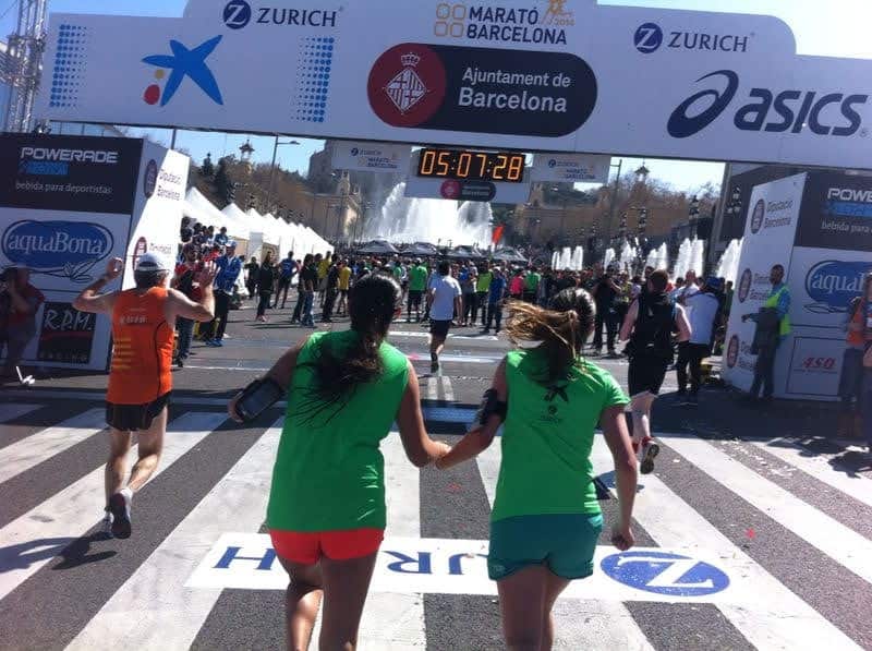 Two runners entering the finish line of the Barcelona marathon