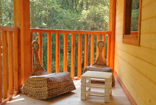 The terrace of the treehouse Cabanes Dosrius