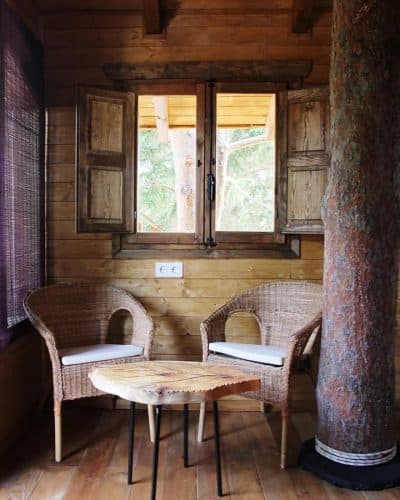 The inside of the treehouse Xalet Prades