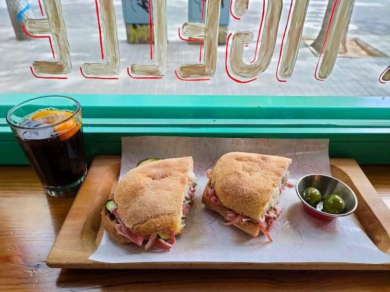 Sandwich and drink at the Italian restaurant Bodega Santo Porcello in Barcelona