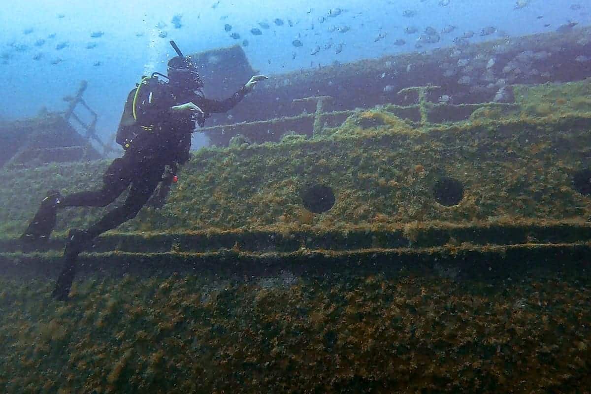 A person diving in the Boreas wreck in Palamós