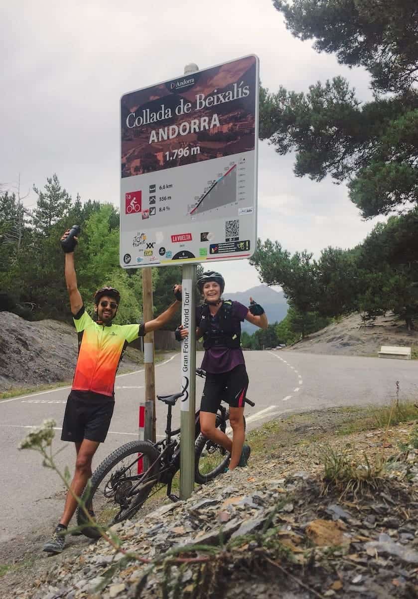 Two riders on top of the Beixalís mountain pass