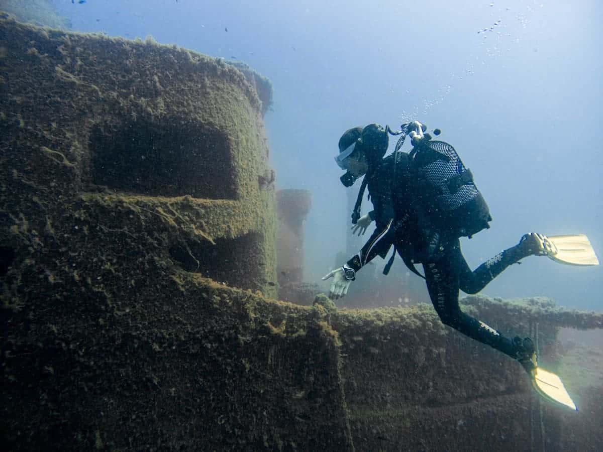 A person diving in the Dragonera wreck in Tarragona