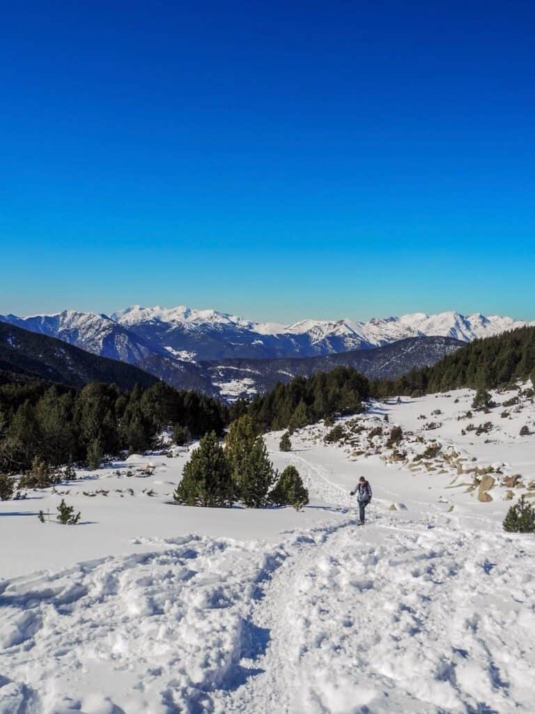 Snowshoeing to Estany d'Ensangents