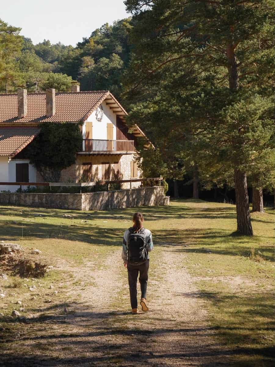 Hiking to the dreamy countryhouse Xalet del Rei