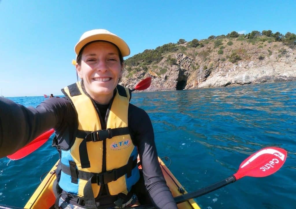 A person kayaking during the Herbocaiac experience