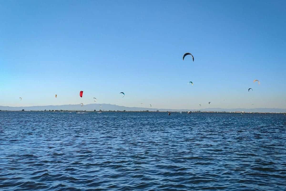 People kitesurfing in Delta de l'Ebre