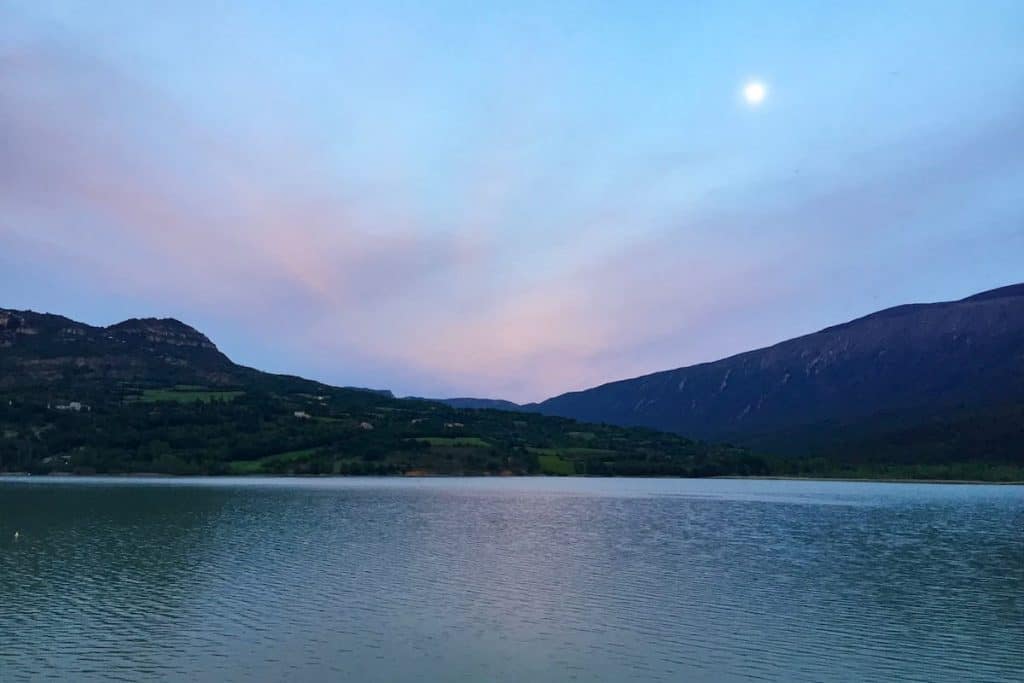 Lake in front the Hotel Terradets