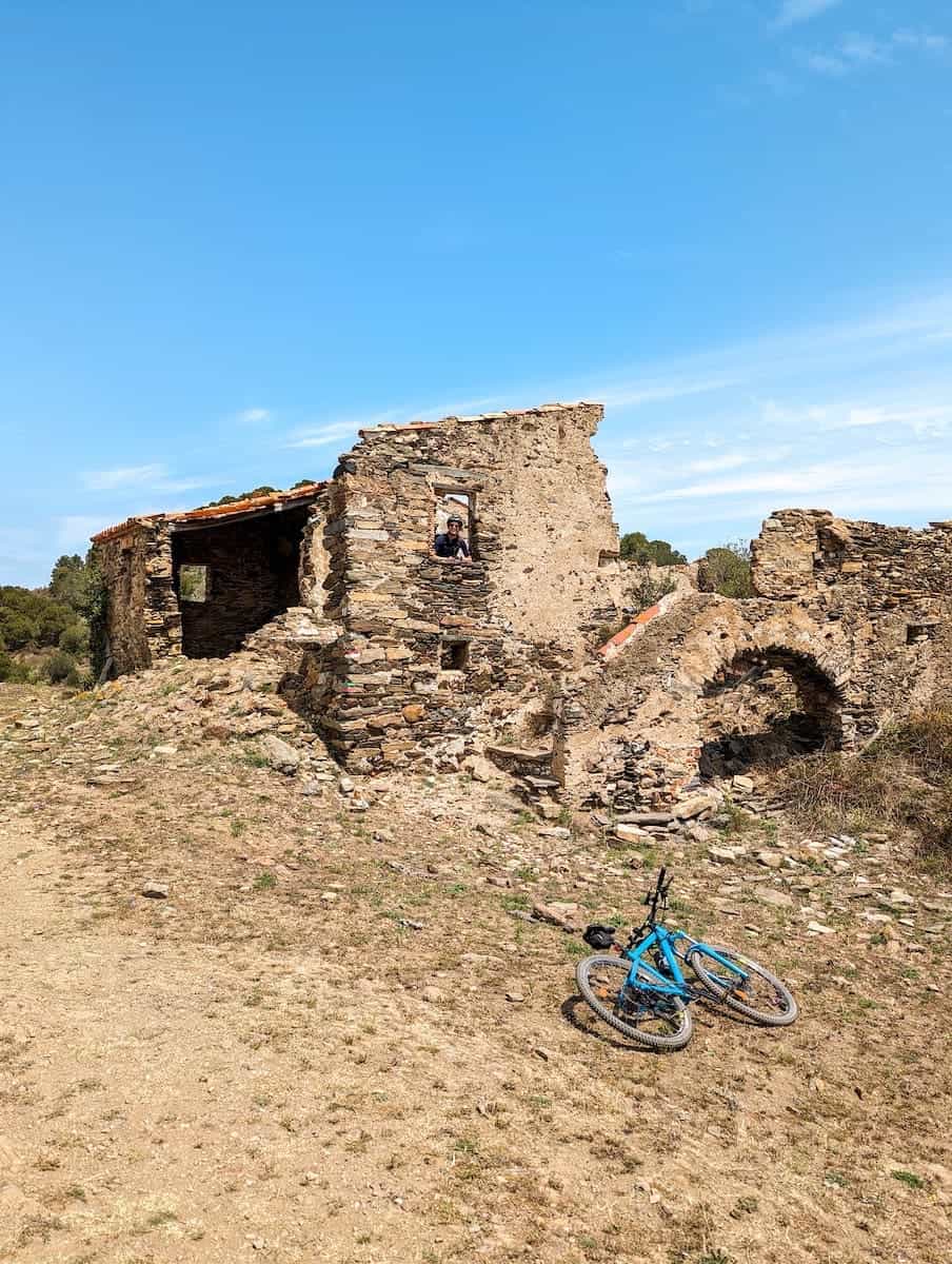 Mas Vell, an abandoned farmhouse we found when cycling in Costa Brava