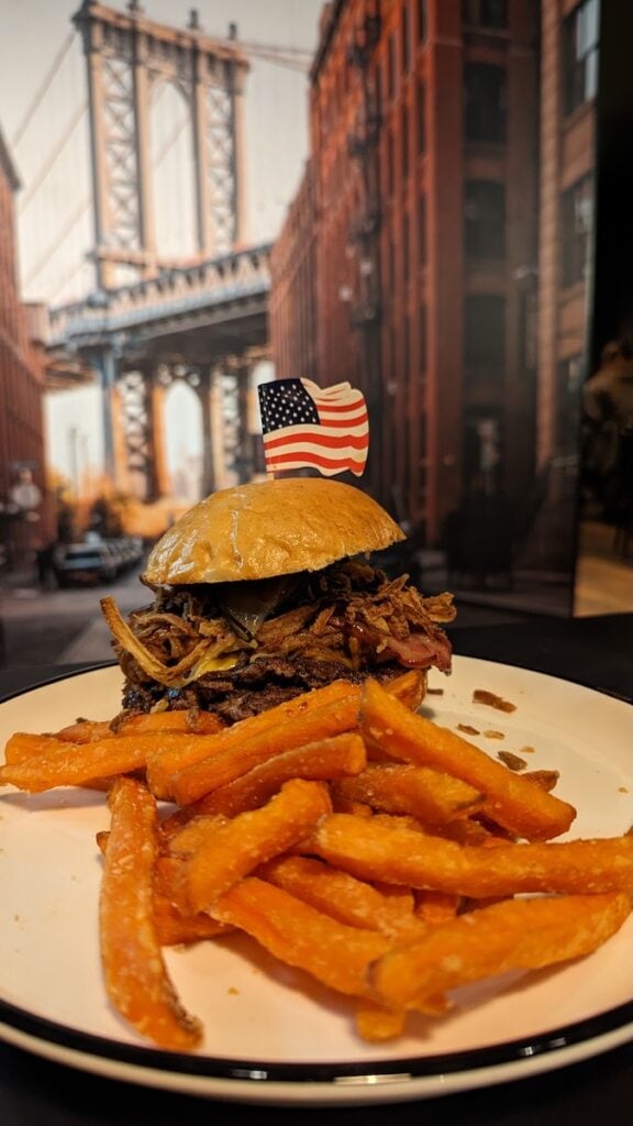 Burger with sweet potato fries (Midtown)