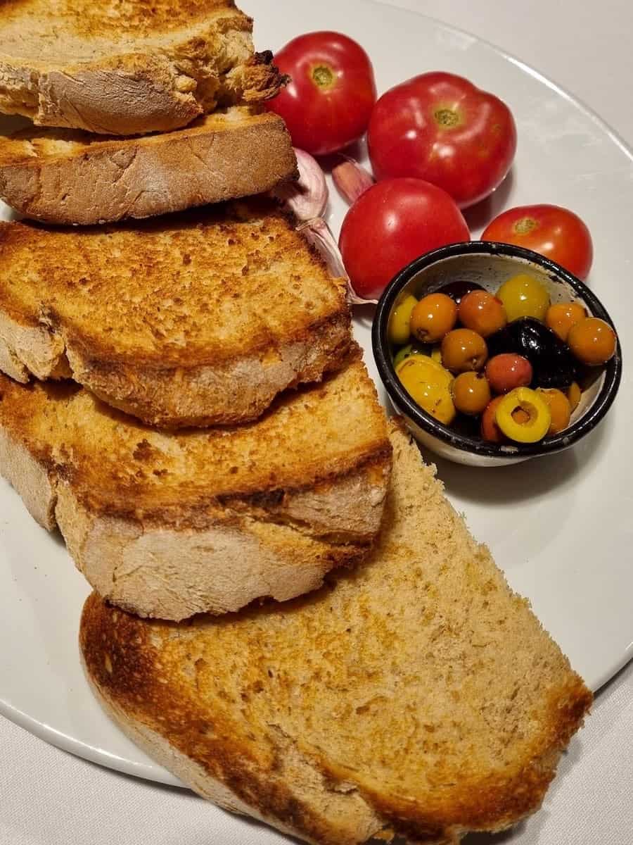 Pa amb tomaquet (bread rubbed in tomato)