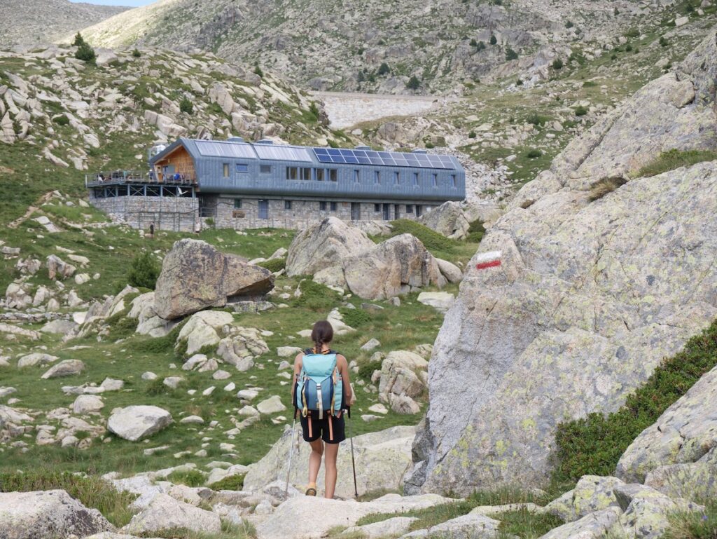 Hiking to L'Illa hut during the Coronallacs route