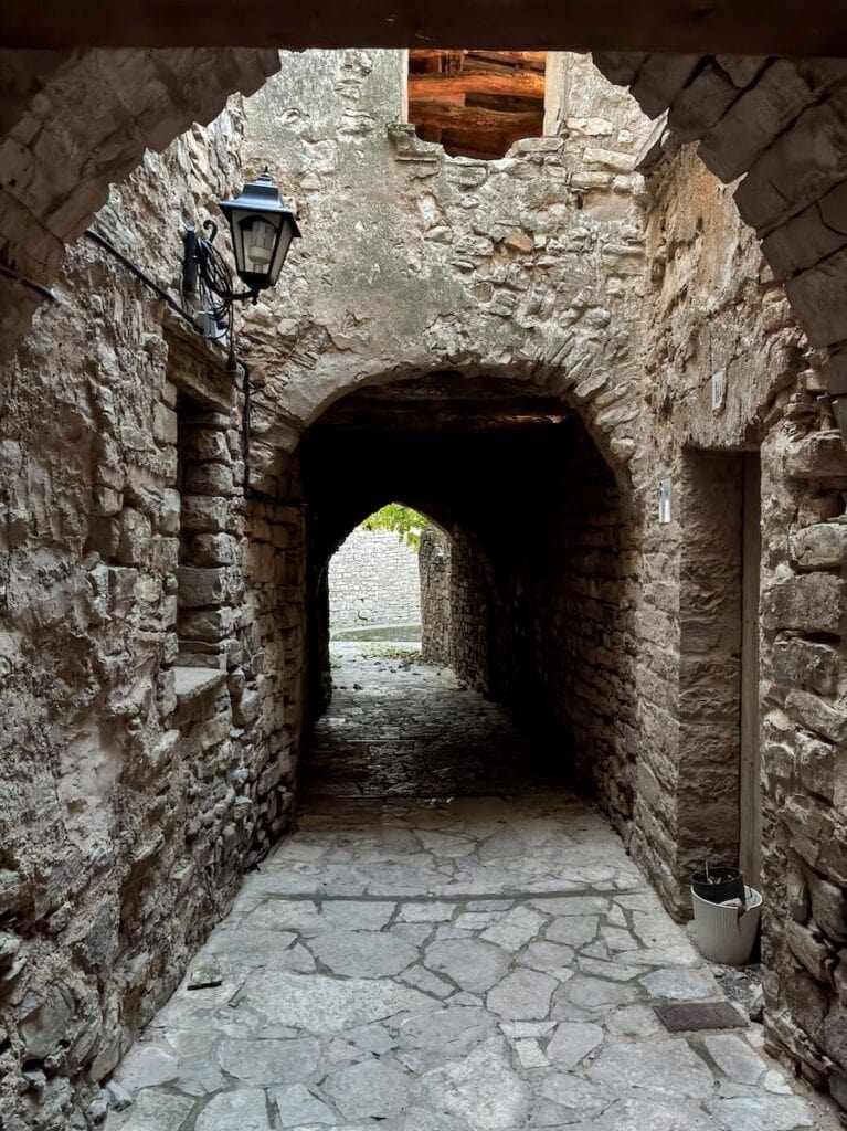 One of the stone streets in Montfalcó Murallat