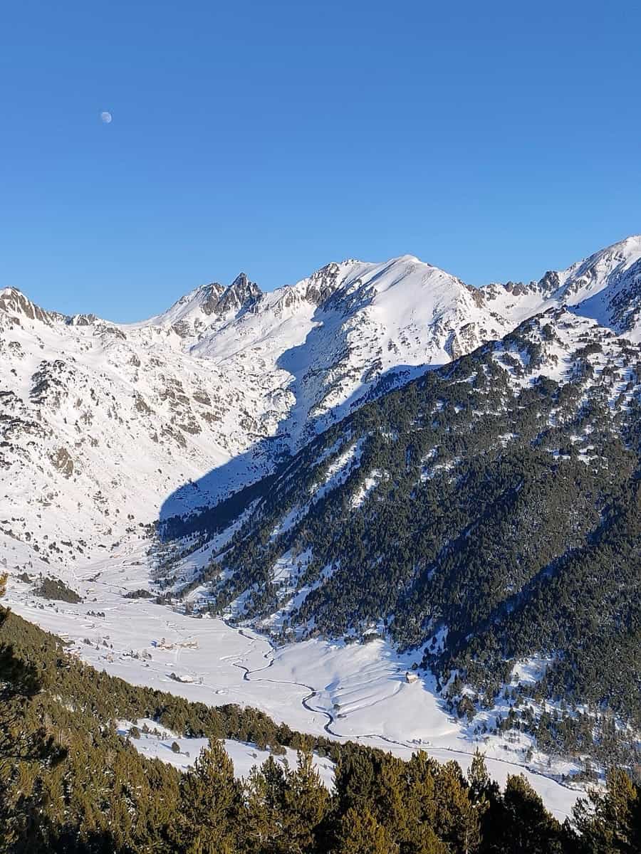 Views of Incles Valley from the Estany de Querol i Salamandres trail